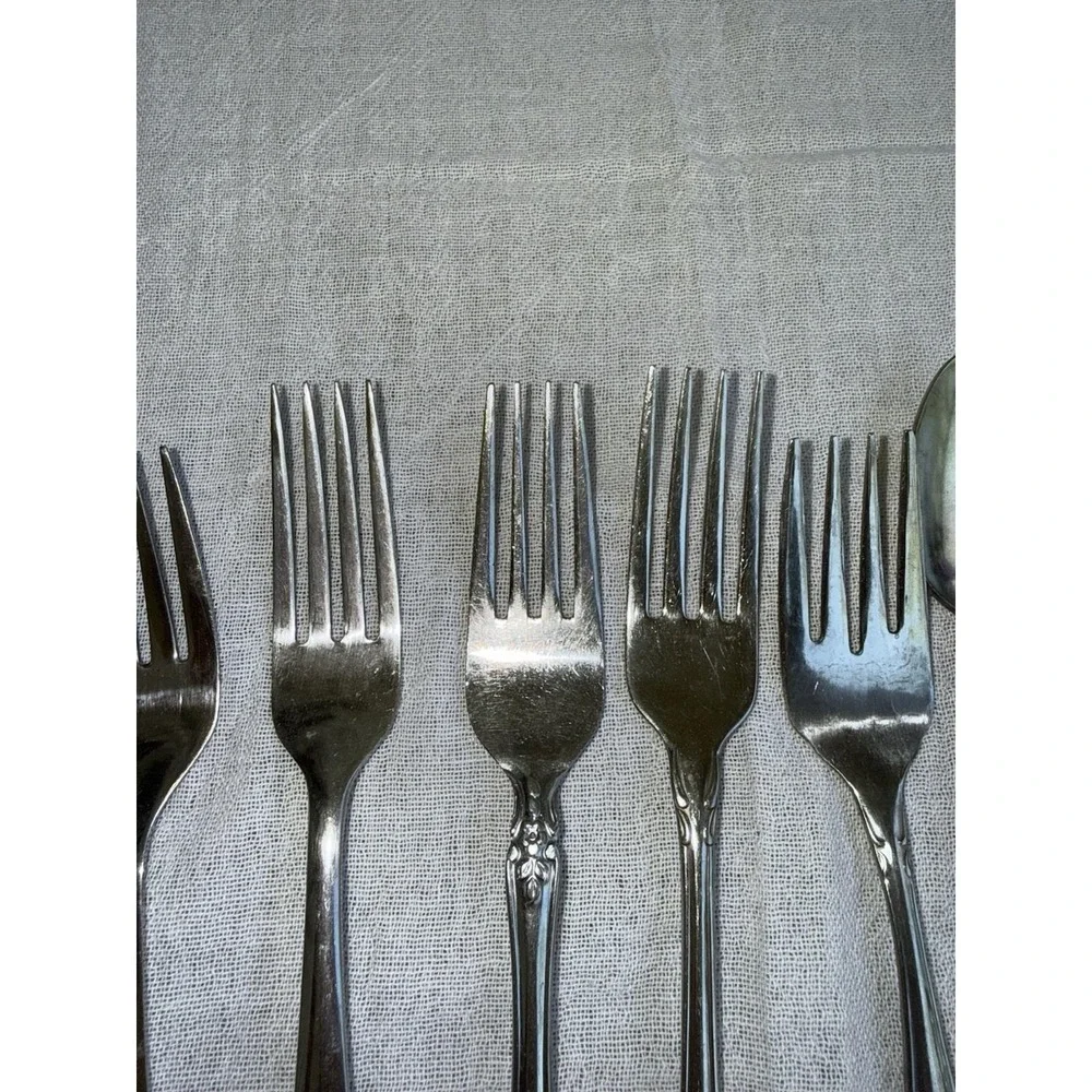 Lot Of 9 Stainless Steel Flatware Mixed , Oneida , Japan , Korea ,‎ Some Vintage